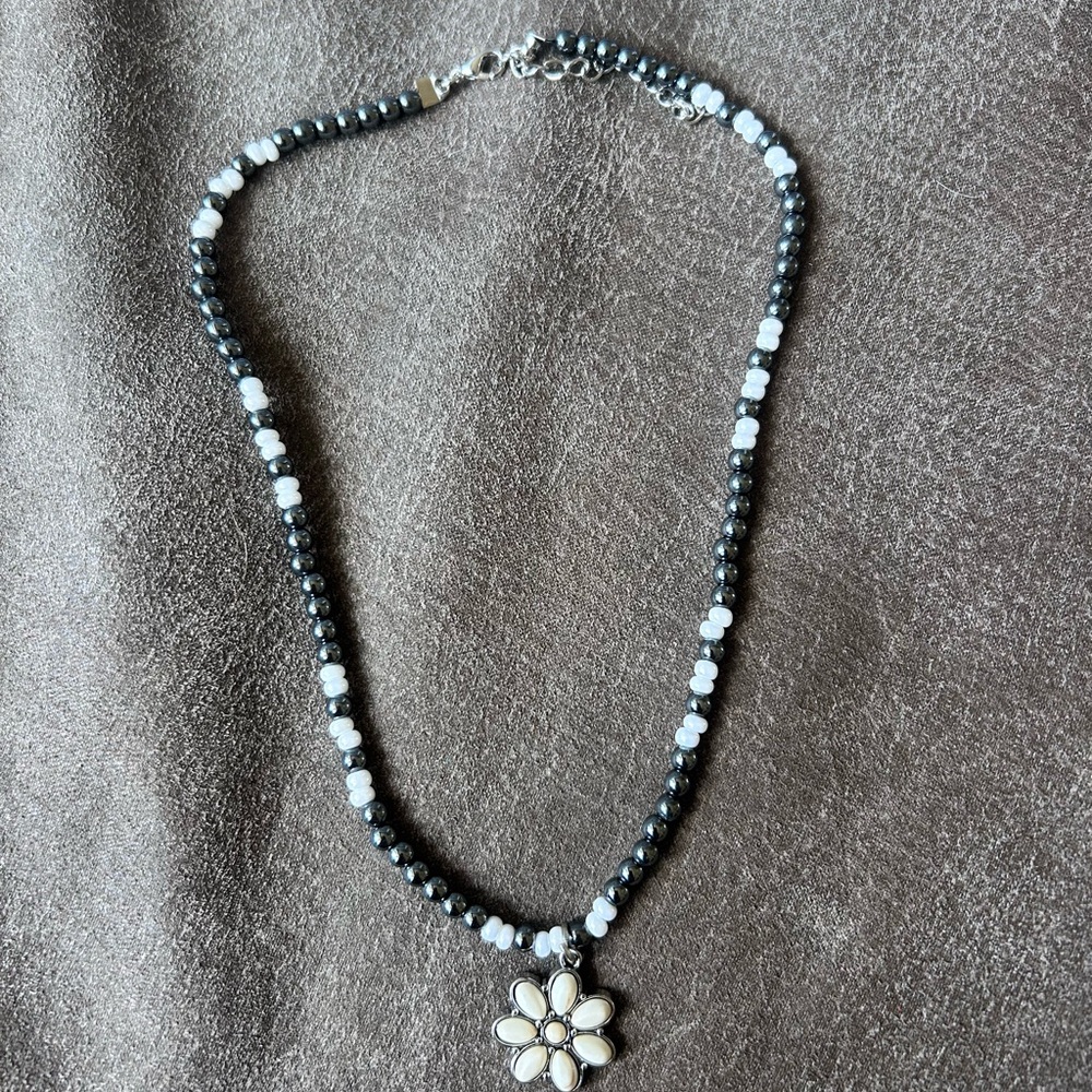 Elegant Black and White Flower Pendant Necklace